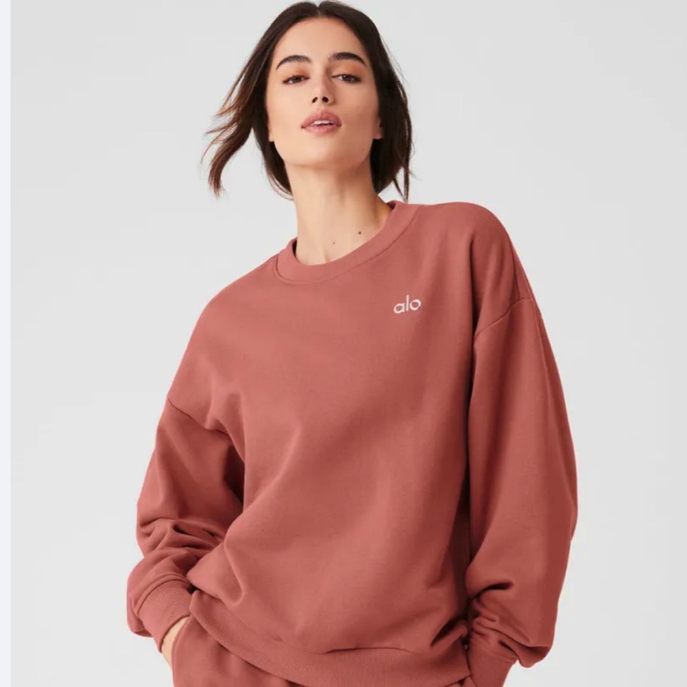 ALO YOGA Accolade Crew Neck Sweatshirt in Soft Terracotta - unisex sz medium